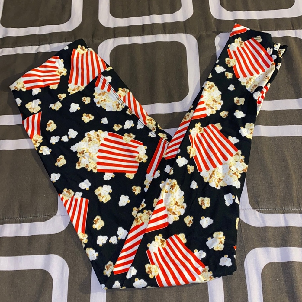 LuLaRoe Black Leggings with Red & White Popcorn Bucket Print